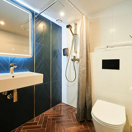 Thomas' - Trendy, & Balcony