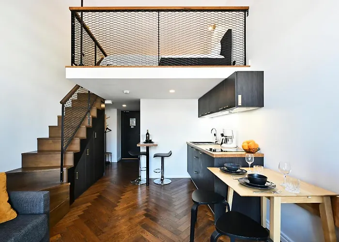 Thomas' - Trendy, & Balcony 아파트