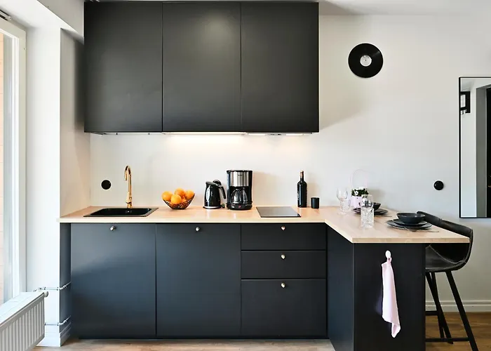 Thomas' - Trendy, & Balcony Apartment *