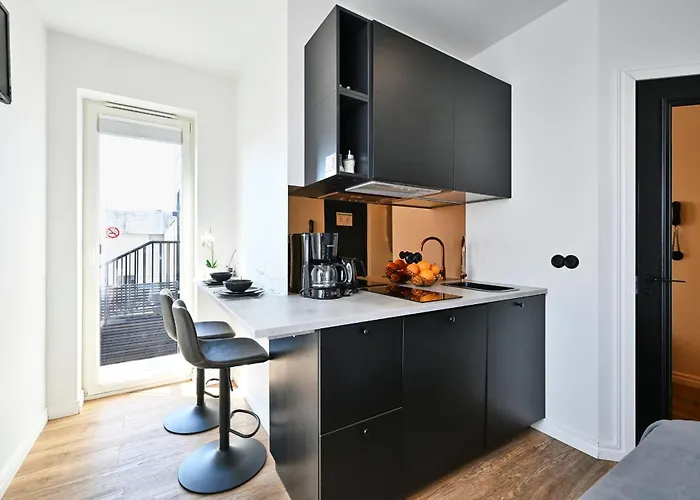 Thomas' - Trendy, & Balcony Reval