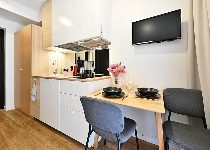 Thomas' - Trendy, & Balcony *