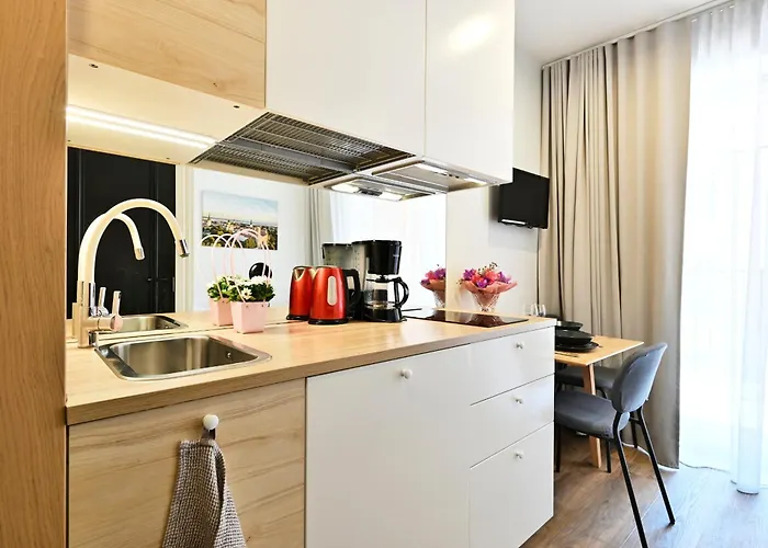 Thomas' - Trendy, & Balcony