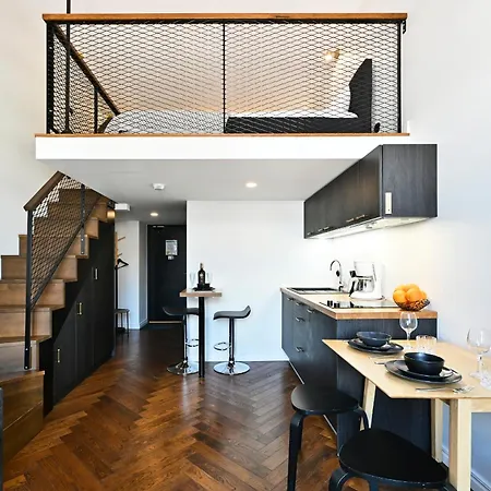 Thomas' - Trendy, & Balcony Lägenhet