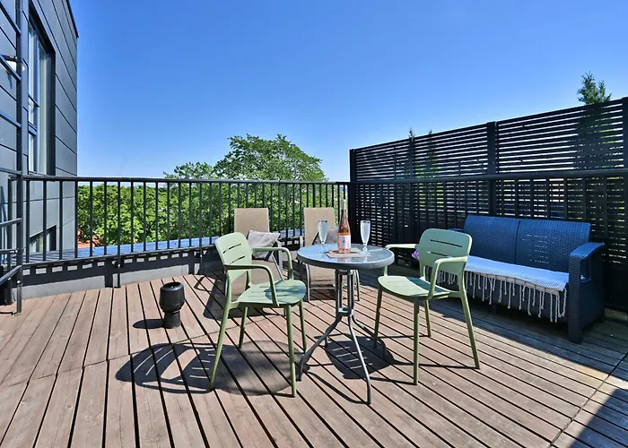 Thomas' - Trendy, & Balcony