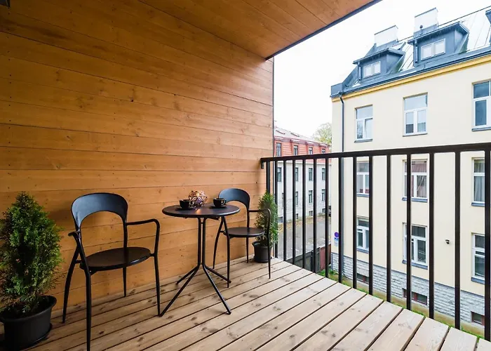 Thomas' - Trendy, & Balcony Lägenhet *