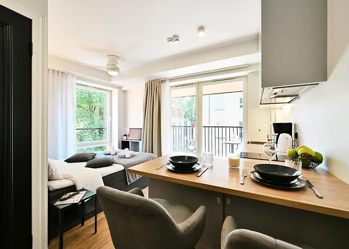 Thomas' - Trendy, & Balcony Apartament *