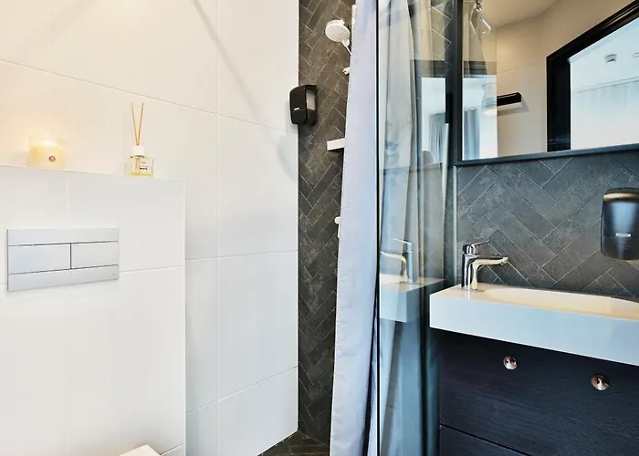 Thomas' - Trendy, & Balcony *