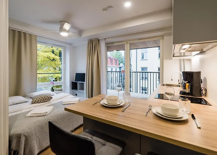 Thomas' - Trendy, & Balcony *